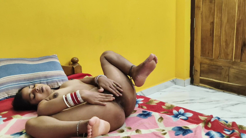 Nikku: मैं पहली बार अपनी भाभी को अपने बेडरूम में डॉगी स्टाइल में चोद रहा हूं
