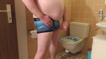Pascal Dichter: Pasci Jerks in the Toilet