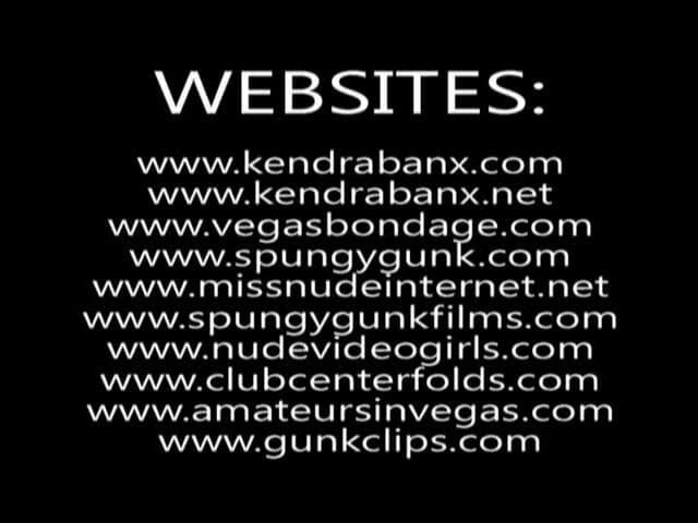 Spungy Gunk Films: Kendra Banx，穿着性感渔网的热辣金发女郎自慰