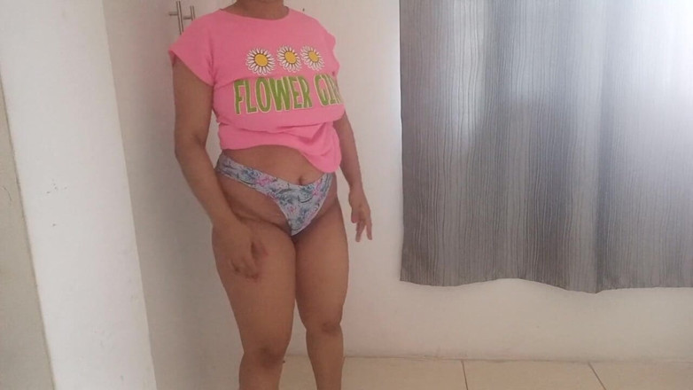 PATY PATY: Vollbusiges mädchen mit dickem arsch macht einen lapdance, während ihr...