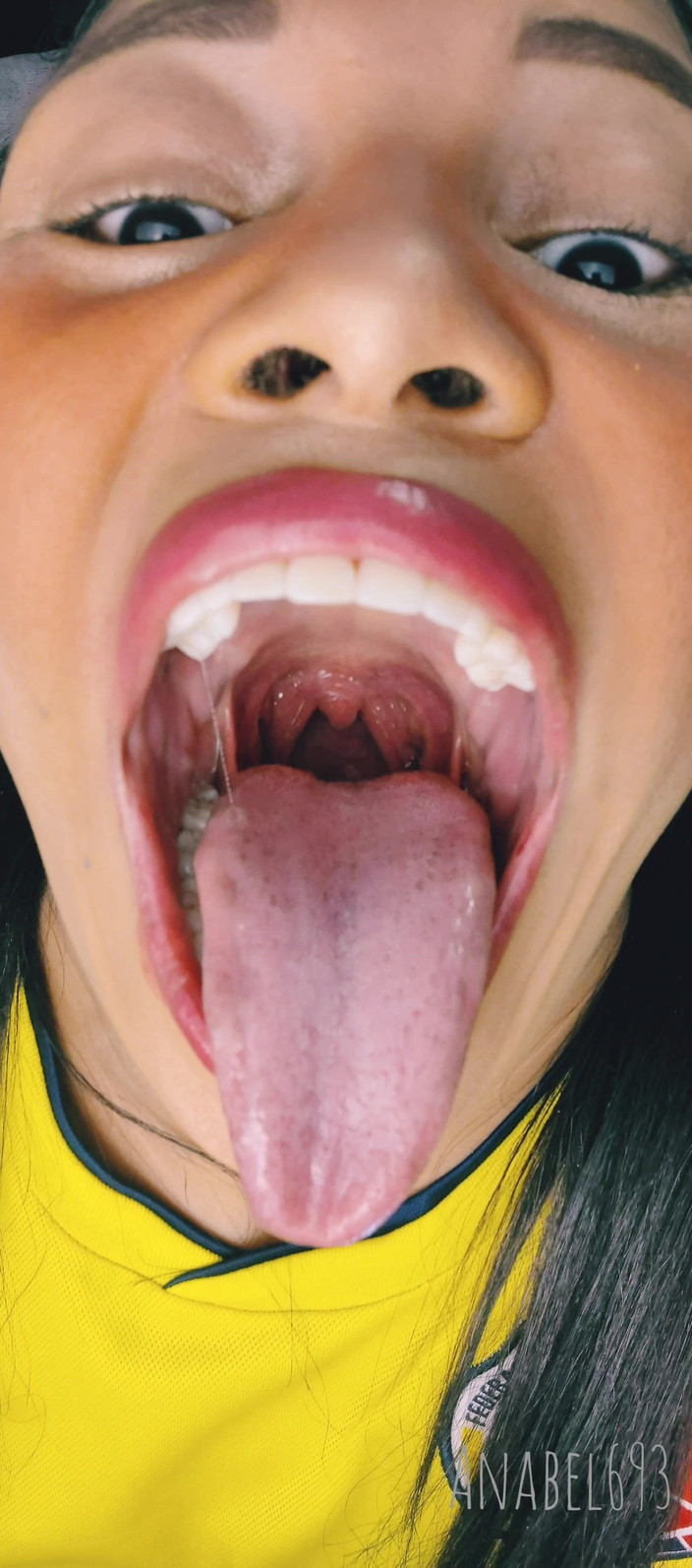 anabel693: Yawning dengan mulut besar saya