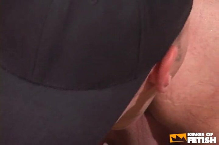 Gay Diaries: Olgun adam tıraşlı göt deliğini yerde büyük yaraklı bir adama...