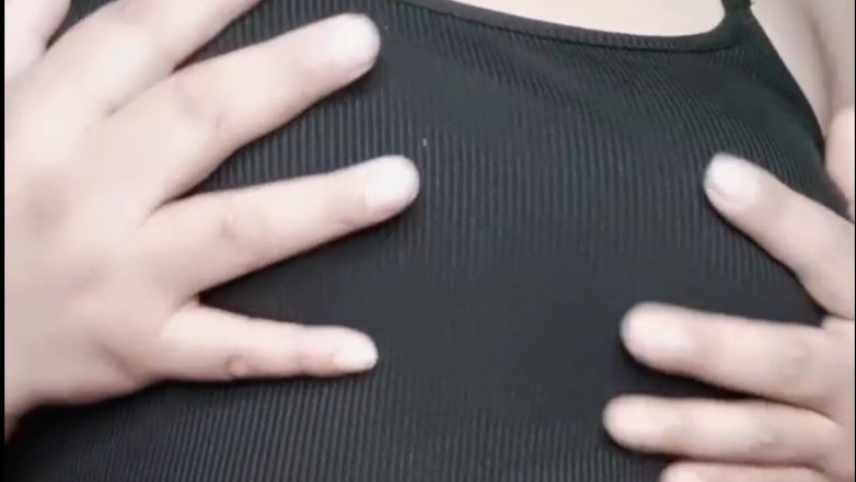 Sofixxx: 巨乳で遊ぶチンポを欲しがるぽっちゃりした女の子