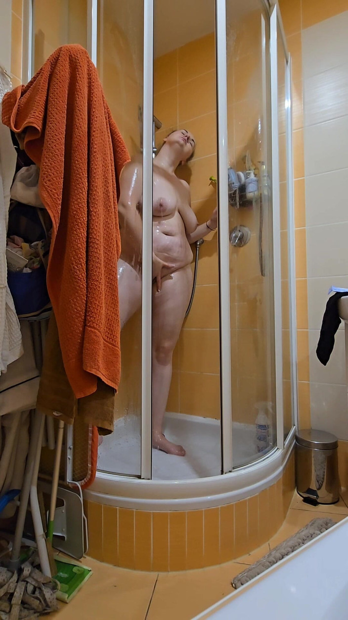 HNC Productions: Fofa Esposa Gordinha Com Grandes Seios Naturais Macios E Bunda...