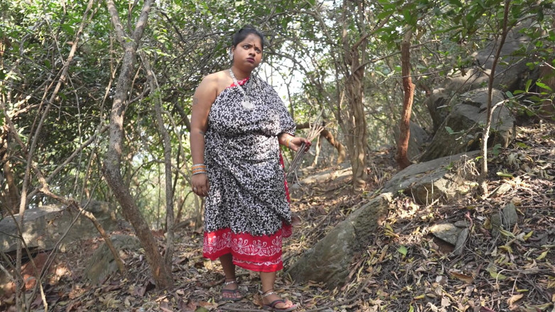 JAYESH GUPTA: La chica del pueblo encontrada en la jungla