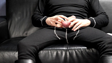 Boototternl: Lier une bite et des couilles à la corde