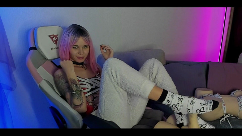 Sandy and Chris: Sto per darti un footjob