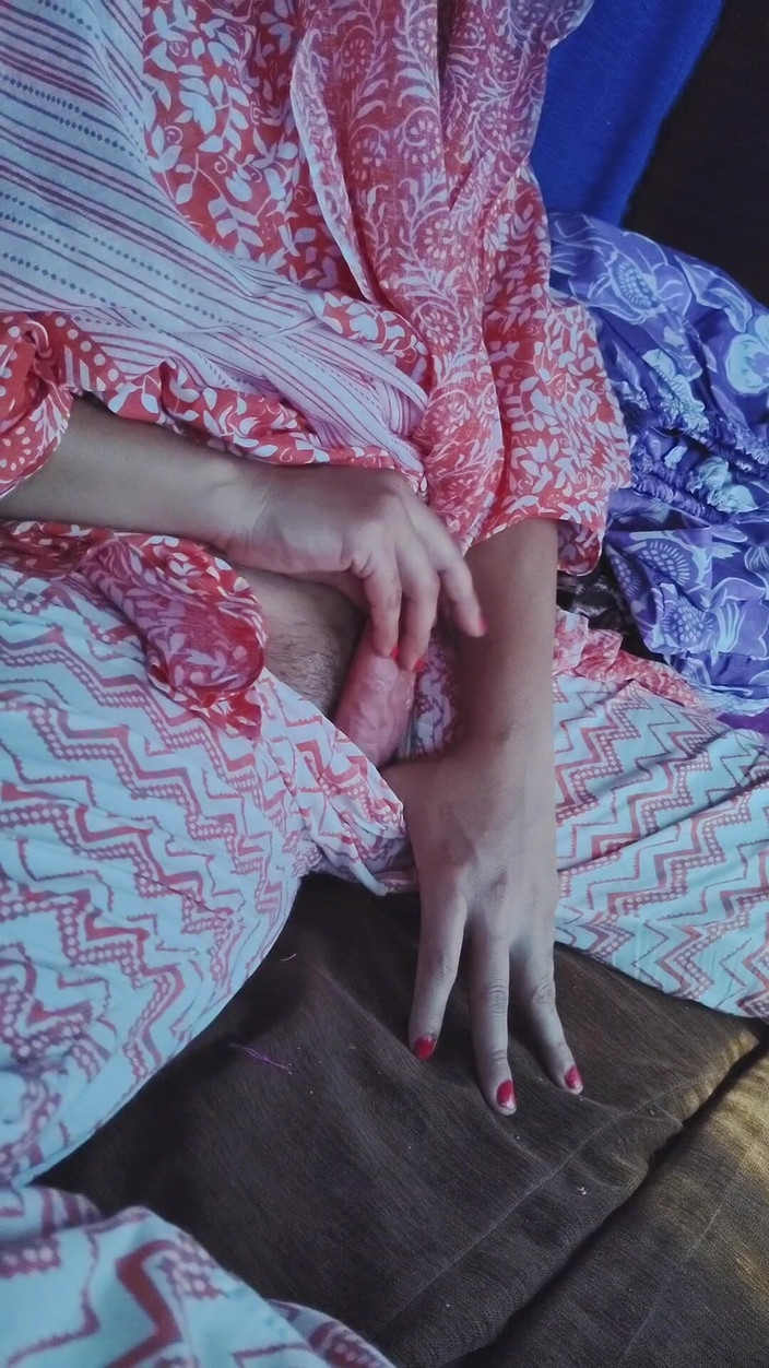 Khushboobhabi: La fille a sorti un pénis en plastique de son...