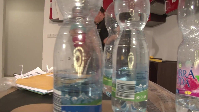 Deutschland Porno X: 穿着粉色衣服的金发少女被狠操...无法停止呻吟！