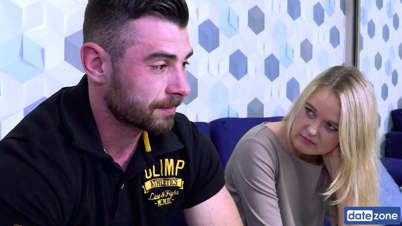Datezone: Chlápek se dělí o svou manželku s cizincem, svalnatý chlap