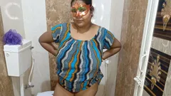 Gorgeous Sexy Mommy Solo Sex in Bathroom and Pissing Herself.