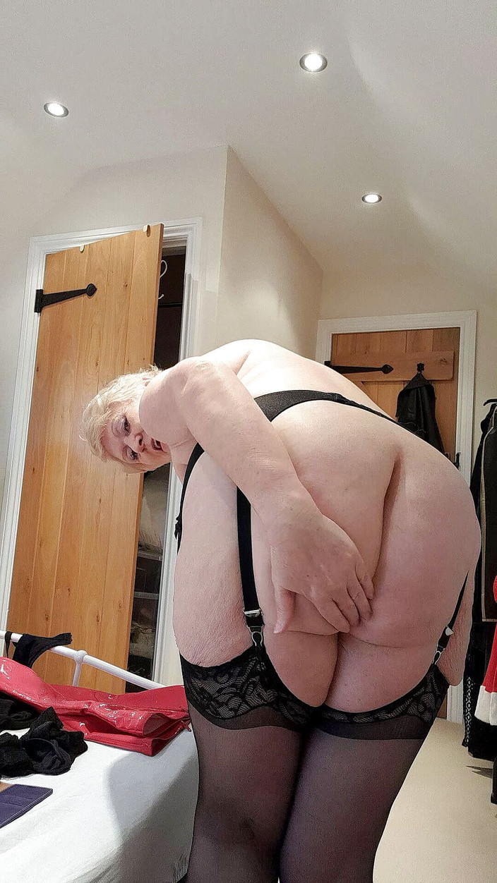 Uk Joolz: वर्चस्व अपमान और जॉय।