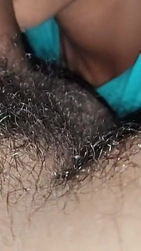 義理の妹が初めて意識を取り戻し、精液を吸い続けました
