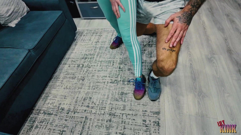 Lily kink: Cachonda MILF En El Gimnasio Puta Seduce Y Folla Entrenador...