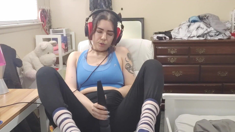 lilredvelvettt: Pancut ke muzik memakai fon kepala