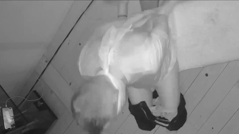 AmateurMates: Соседки по квартире снимают себя принимая вызовы, установленный последователем в любительском видео - полная версия