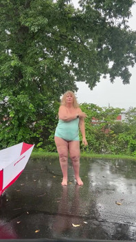 下雨的星期六早些时候的时间
