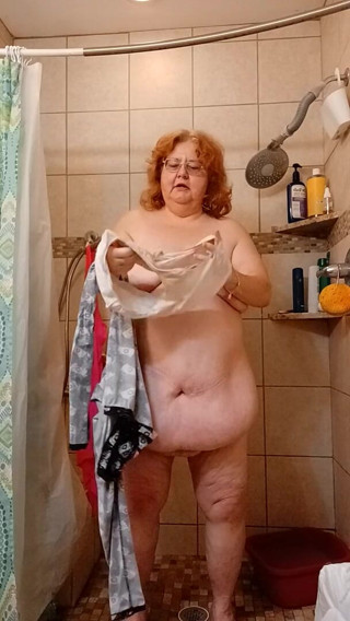 BBW nurse Vicki adventures with friends: La naiva, mi-am pișat pantalonii, vezi?