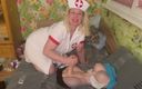 Milf Sex Queen: Enfermera hace paja a transexual polla hasta correrse