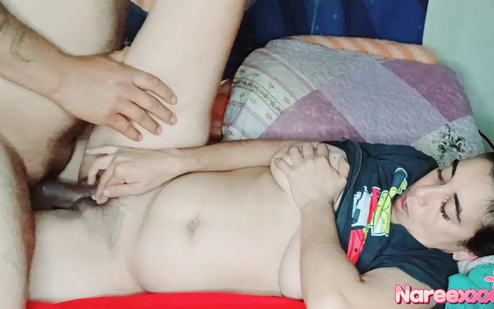 Naree hot: 素晴らしい本物のホームビデオ、素晴らしいオーガズムを楽しんで、ナリーは彼女のジューシーな小さな膣の中でペニスを感じています
