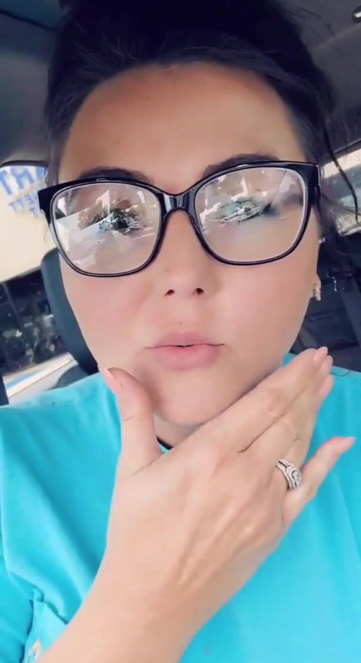 CoyWilder: Bạn có chắc đó không phải là thứ hai? Bạn thích...