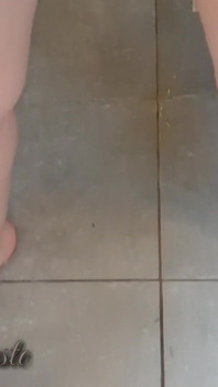 4K Nice Pee in the Shower