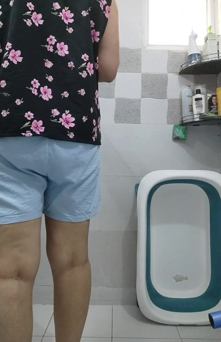 Venus Hottrap: Indian Mom Shower Striptease