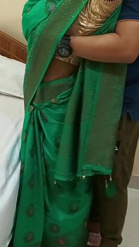 Linda y sexy Sanjana bhabhi mamadas calientes y video de sexo duro en sari
