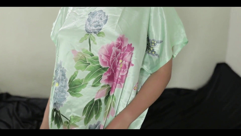 deafheaven666: Indiana musulmana hijab in lingerie di raso culo grosso sborrata...