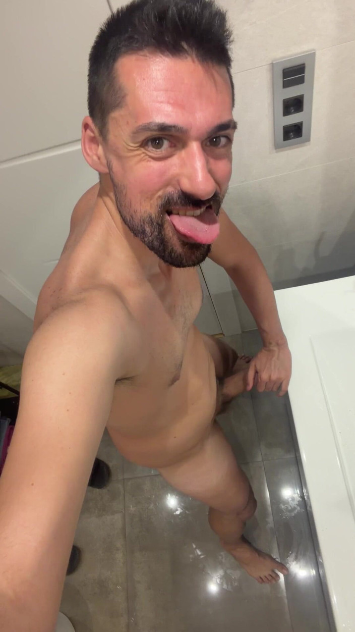 Liam Harding: Hot Stepdaddy Jerks off and Nuts in Bathroom