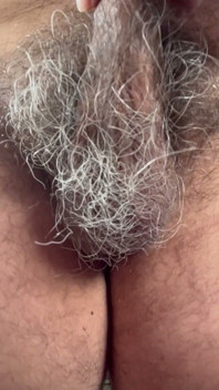 Nue dans la chambre