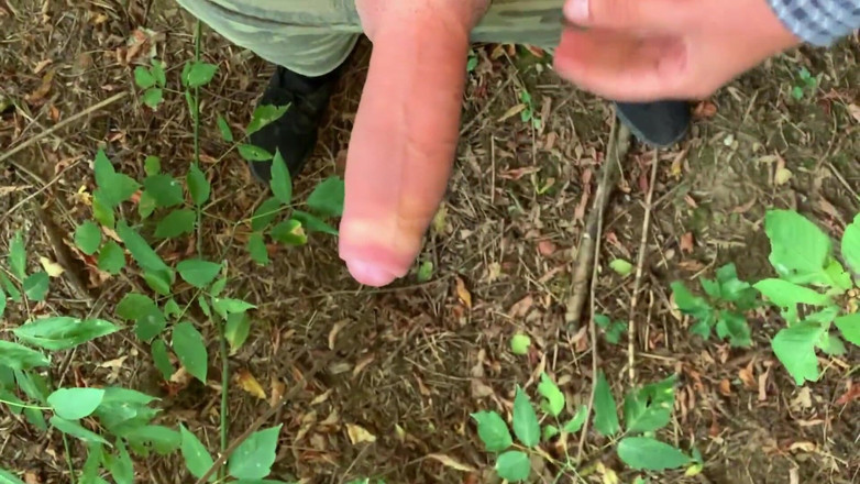 Idmir Sugary: Твинк дрочить швидше і повільніше, швидше і повільніше... Потім кінчає на відкритому повітрі