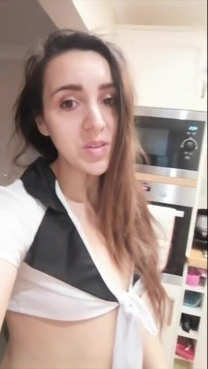 BeautifulGoldenBabe: Проказливая школьница писает, подборка (7 клипов)