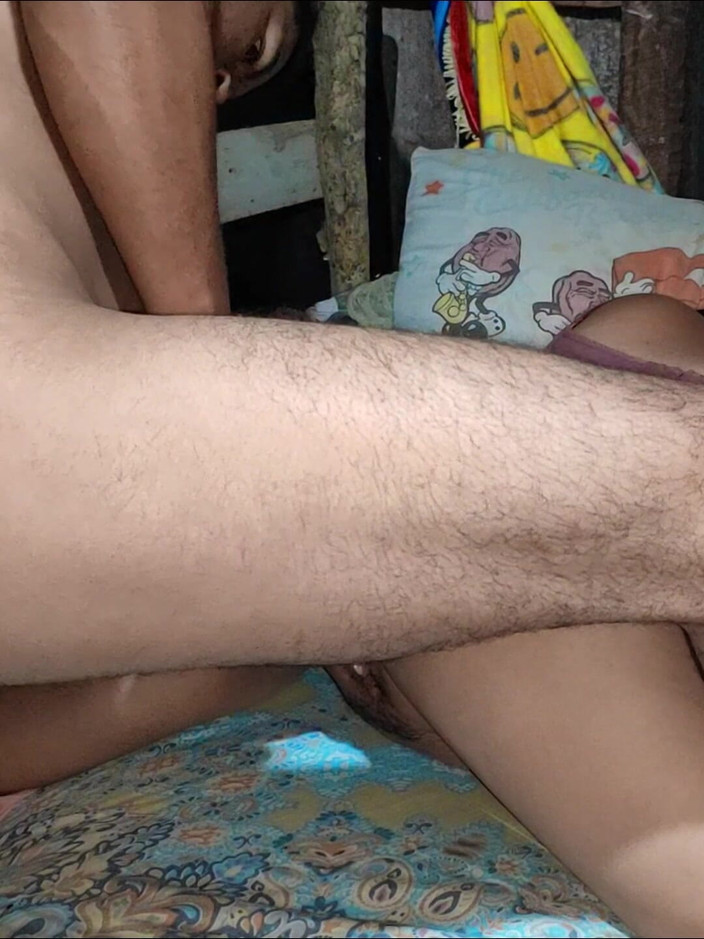 Marys: Zamierzasz złamać ciasną cipkę mojej dziewicy przyrodniej siostry w Tamil...