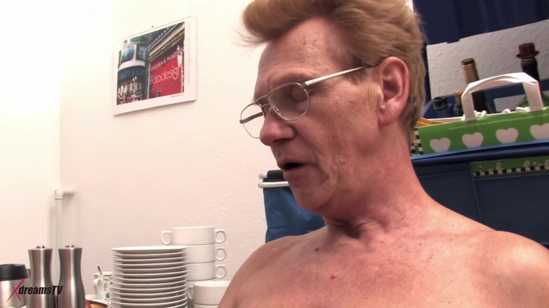 XdreamsTV: In My Home - Oma Braucht Einen Schwanz