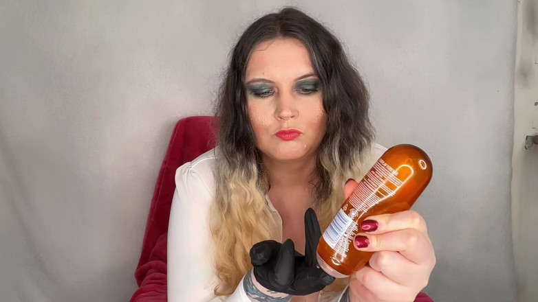 MissFFW: Padrona donna donna descrive come tratterà il tuo culo schiavo