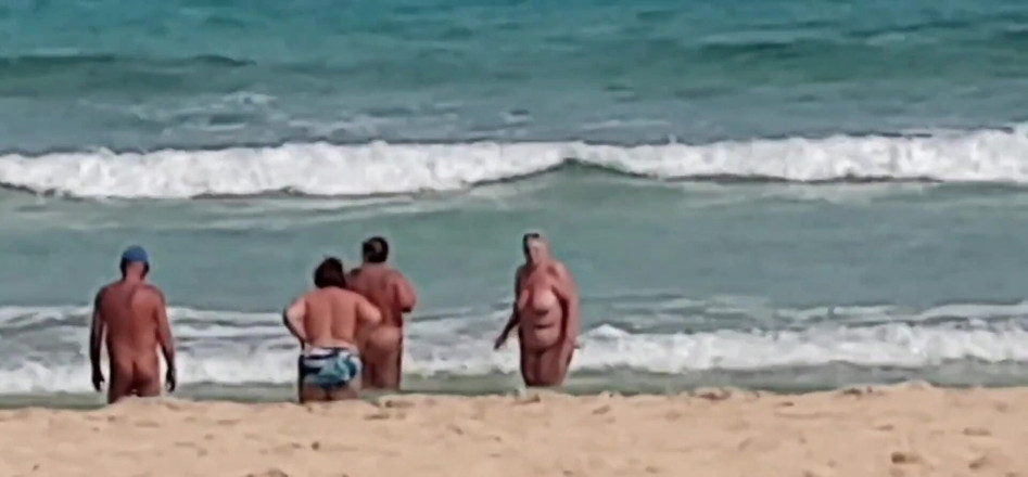 Uk Joolz: Nackt im meer mit den mädchen!