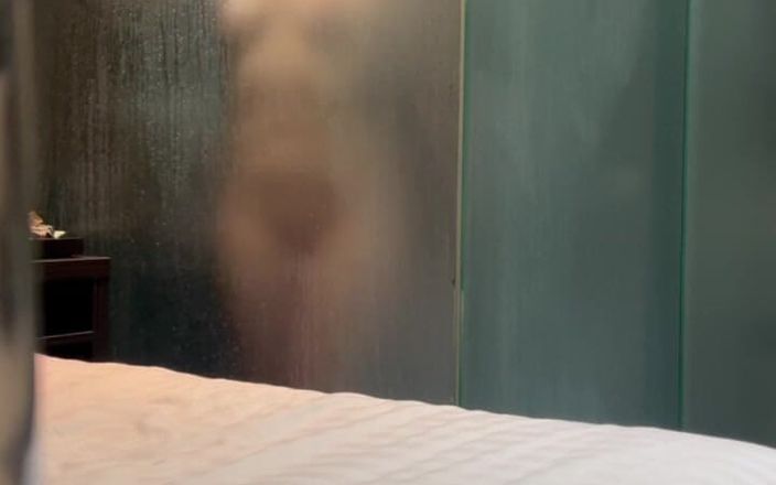 Em Yang: Caméra secrète dans ma chambre d’hôtel