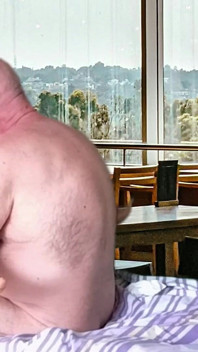 Branle-moi, baise-moi dans un restaurant avec Garabas et Olpr