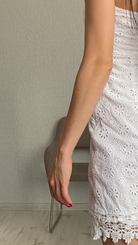 JOI, ręczna robota, naoliwione nogi dokuczają