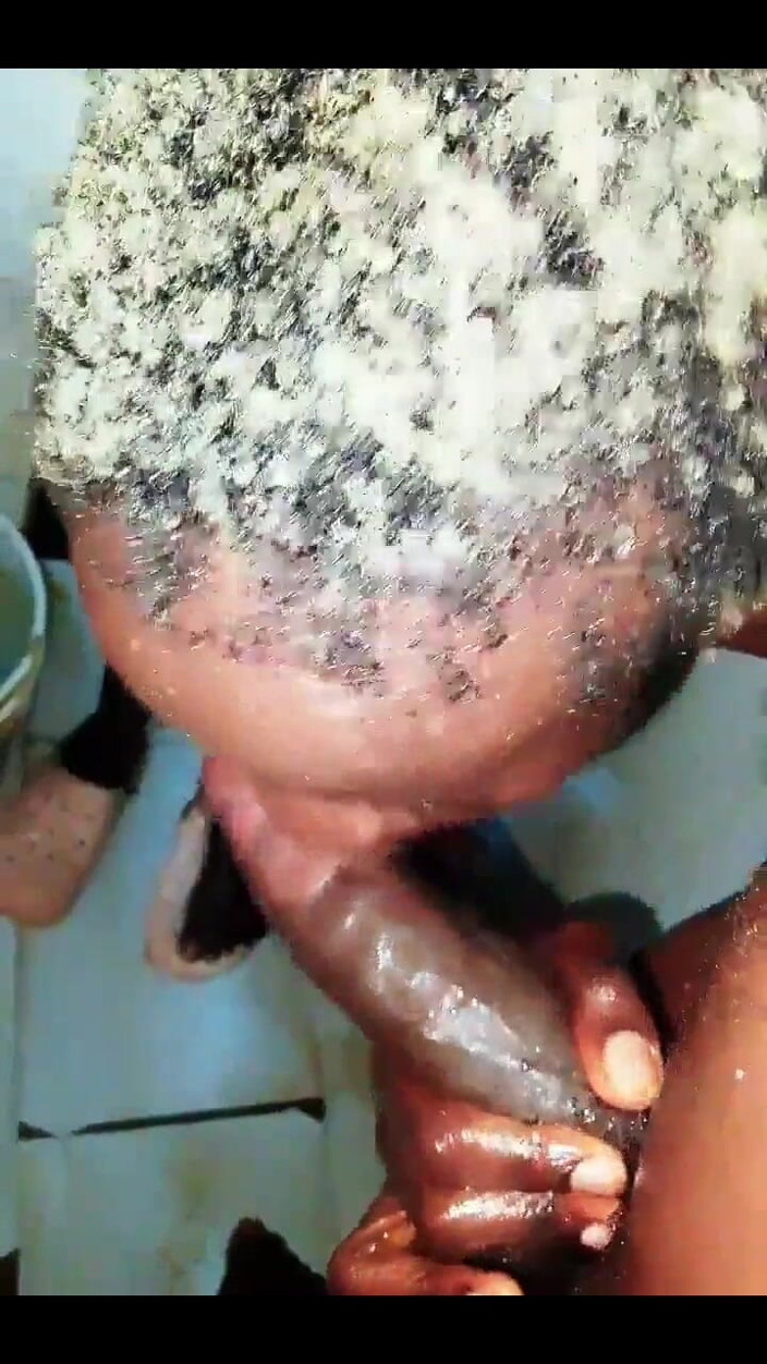Masckedclub: Sexyrita fa il bagno, balla, mostra la sua bella figa,...