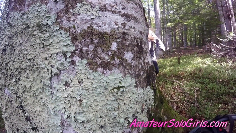 Amateur Solo Girls: Reifer mann beobachtet mädchen beim masturbieren im wald