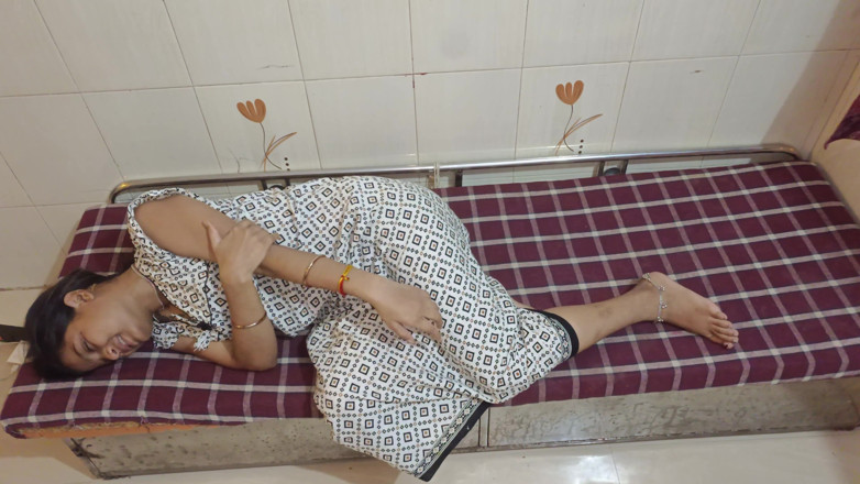 Aalox: Зведений брат Дезі відтрахав зведену сестру на прешотах, масажуючи її