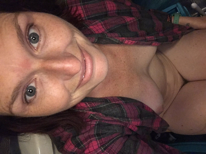 MistressWriggler: Burta și Boobie se joacă după ce a mers pentru un...