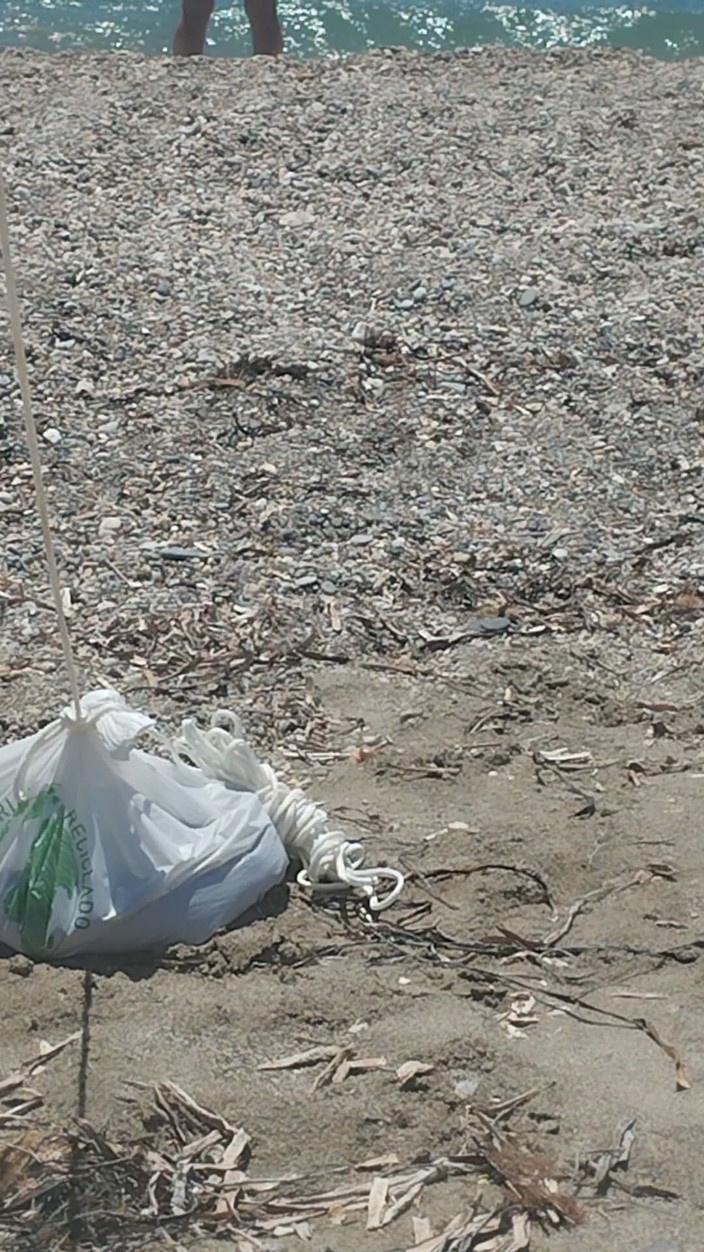 Morbosete000: Me Encanta Estar En La Playa En Tanga Y Que...