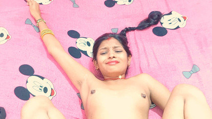 BadAim6: Güzel üvey kız kardeşim sert amcık ve göt deliği sikiyor Hintçe...