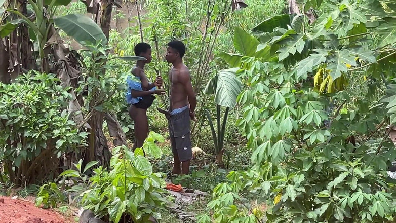 Amateur Teen Studio: Jadilah cepat sehingga tidak ada yang akan menangkap kami (di belakang...