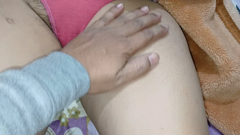 kirti bhabhi: 바닥에 떨어졌을 때, 마사지를 하는 동안 배다른아빠가 그녀를 따먹어