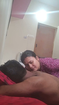 Mijn vrouw neuken met een andere man vóór me