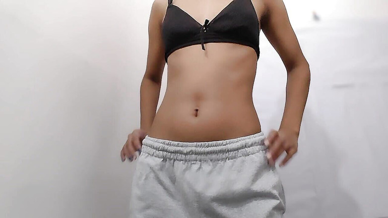 desigirl93: 18+ studentessa si masturba da sola nel suo ostello scolastico